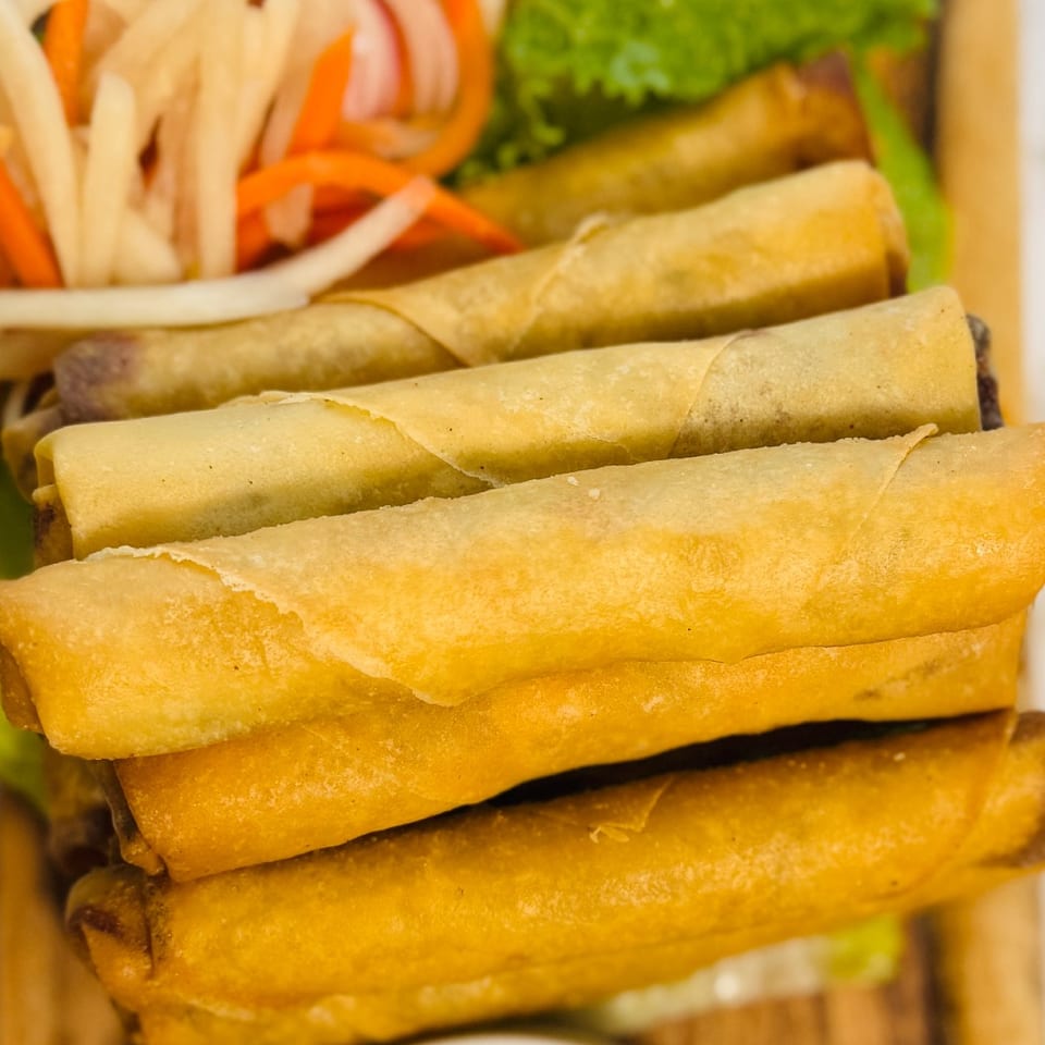 Golden spring rolls with dipping sauce